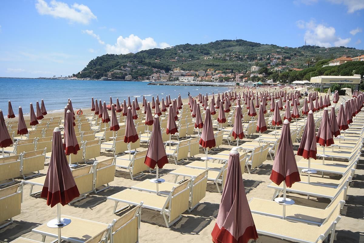 Bagni Delfino Diano Marina (IM) prenotazione online Spiagge.it