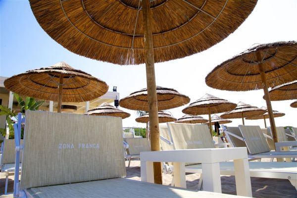 Zona Franca Lounge Beach