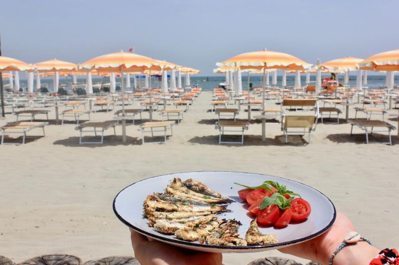 Saraghina Beach And Restaurant
